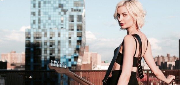 JENNIE VEE RELEASES 'DIE ALONE' EP 