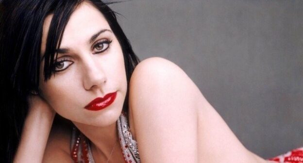 WATCH PJ HARVEY RECORD HER NEW ALBUM 