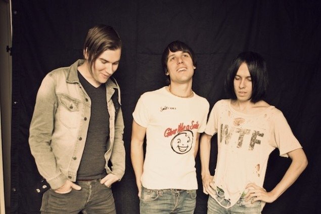 THE CRIBS - Share 'Different Angle' Video 