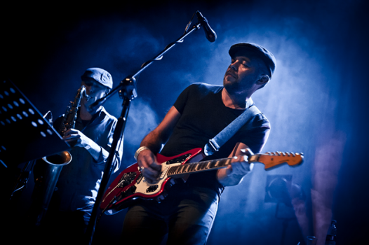 Watch 'Morning Rise' by PURE PHASE ENSEMBLE 4 feat. Mark Gardener (of Ride) 