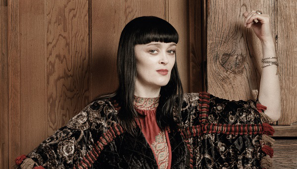 ​BRONAGH GALLAGHER announces new album 'GATHER YOUR GREATNESS' 