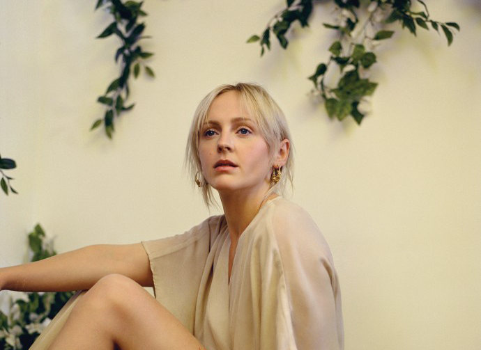 LAURA MARLING - Reveals 'Wild Fire' as second track from new album 'Semper Femina' 
