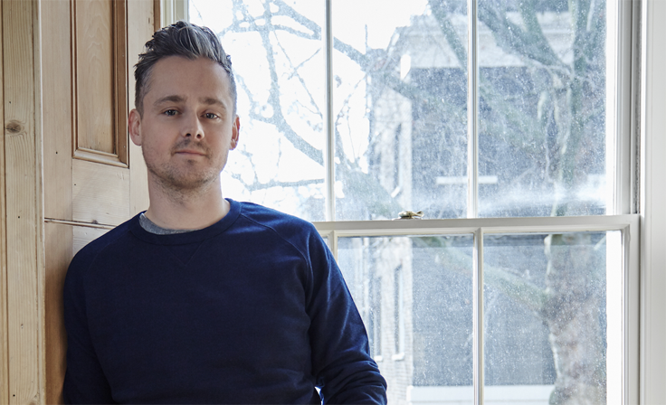Check out a live acoustic version of TOM CHAPLIN'S New Single ‘See It So Clear’ 