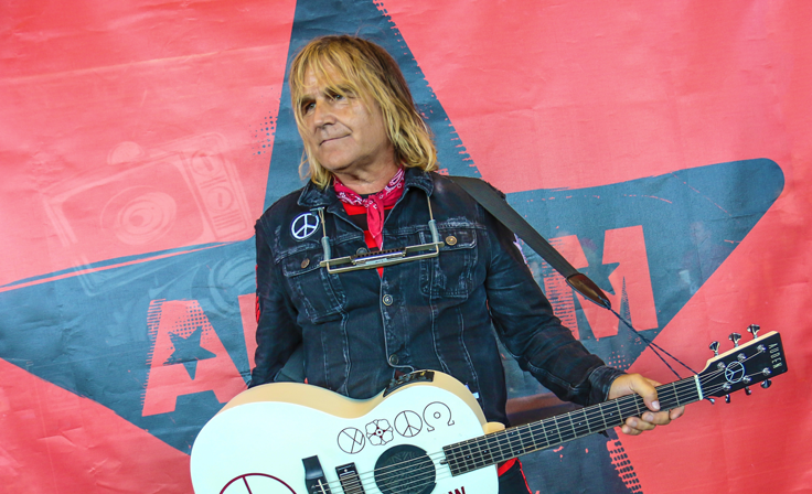INTERVIEW: Mike Peters of The Alarm on his 24Hr Transatlantic Tour for Record Store Day 1