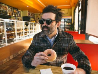 EELS Reveal Video for 'Rusty Pipes' - Watch Now
