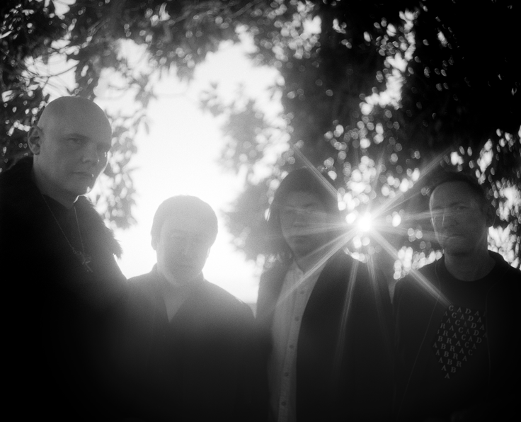 THE SMASHING PUMPKINS release 'SOLARA' first new song by founding members in 18 years 