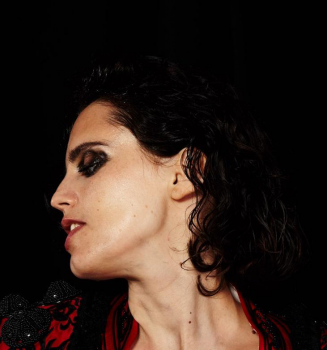 ANNA CALVI Announces Third Studio Album 'Hunter' Out on August 31 