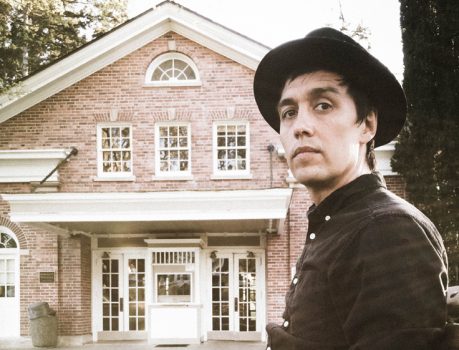 TRACK PREMIERE: Simon Lynge Returns with New Single 'Age Of Distraction' - Listen Now 