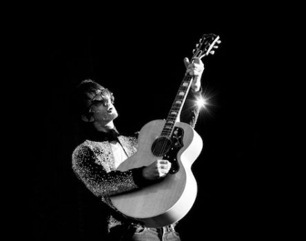 RICHARD ASHCROFT announces Olympia Theatre show for April 2019 & shares new track 'Hey Columbo' 1