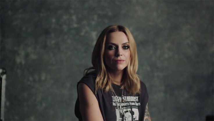 AMY MACDONALD shares video for new single 'Woman of the World' 