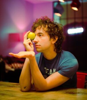 ALBERT HAMMOND JR Shares New Song, 'Fast Times'- Listen Now 