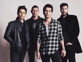 STEREOPHONICS drop surprise new song 'CHAOS FROM THE TOP DOWN' today - Listen Now