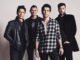 STEREOPHONICS drop surprise new song 'CHAOS FROM THE TOP DOWN' today - Listen Now