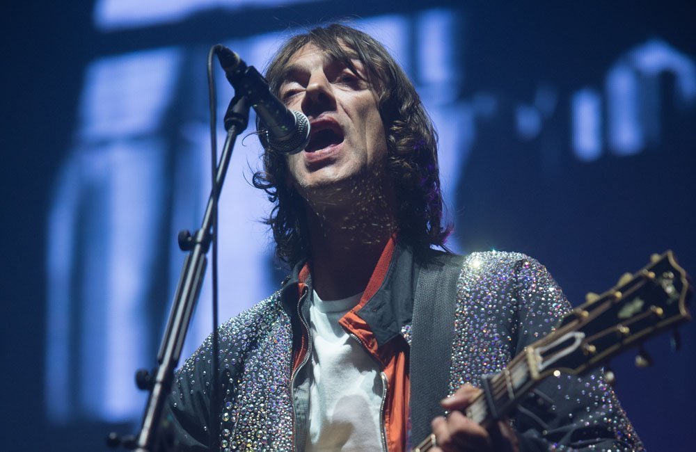 RICHARD ASHCROFT covers Prince's Purple Rain at London concert 