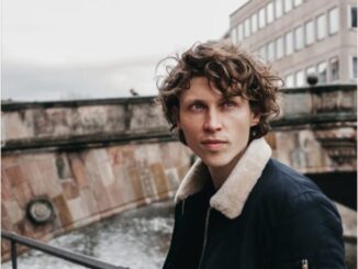 JOSH SAVAGE Releases Video For New Single 'Citizen Of The World' - Watch Now 84 JOSH SAVAGE Releases Video For New Single 'Citizen Of The World' - Watch Now