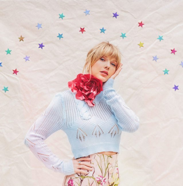 TAYLOR SWIFT surpasses 1 million albums in China in first week 