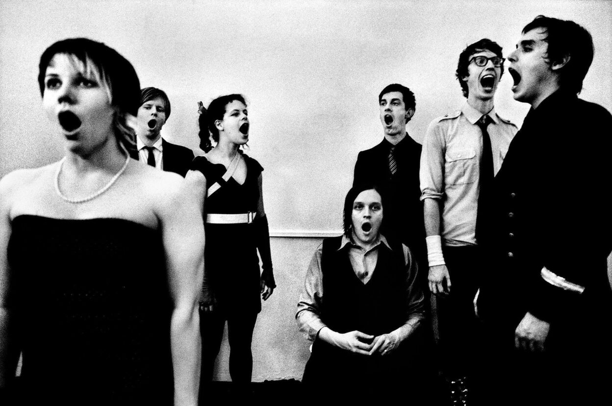 ARCADE FIRE to celebrate 15th anniversary of debut album 'FUNERAL' with series of exclusive content 