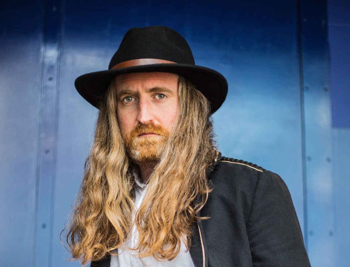 CORMAC NEESON releases single 'Broken Wing', taken from his solo debut album 'White Feather' 