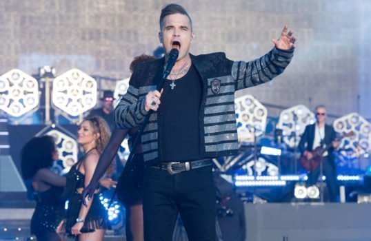 ROBBIE WILLIAMS wants to headline Glastonbury festival 