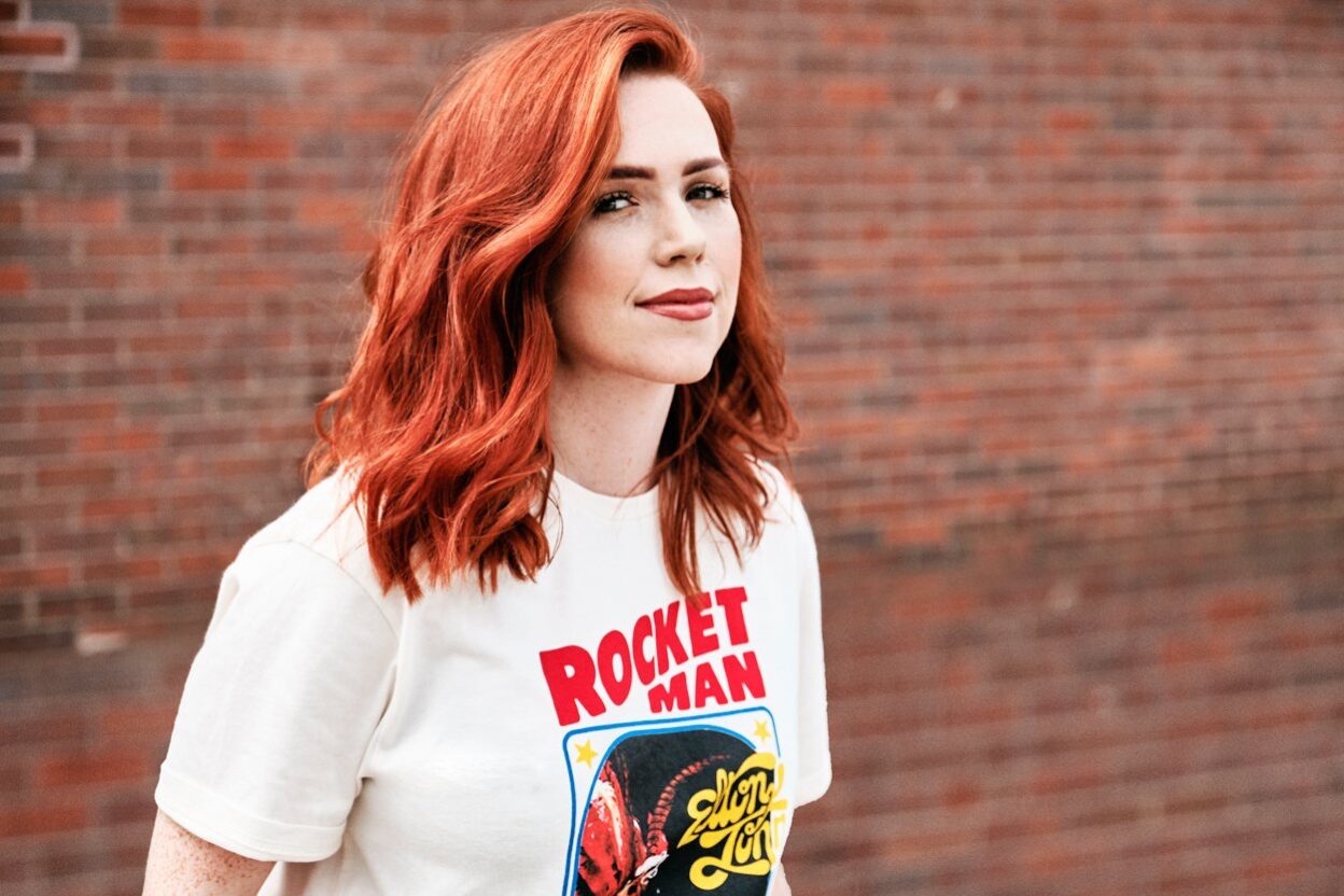 TRACK PREMIERE: Laura Oakes - ‘Welcome to the Family’ 