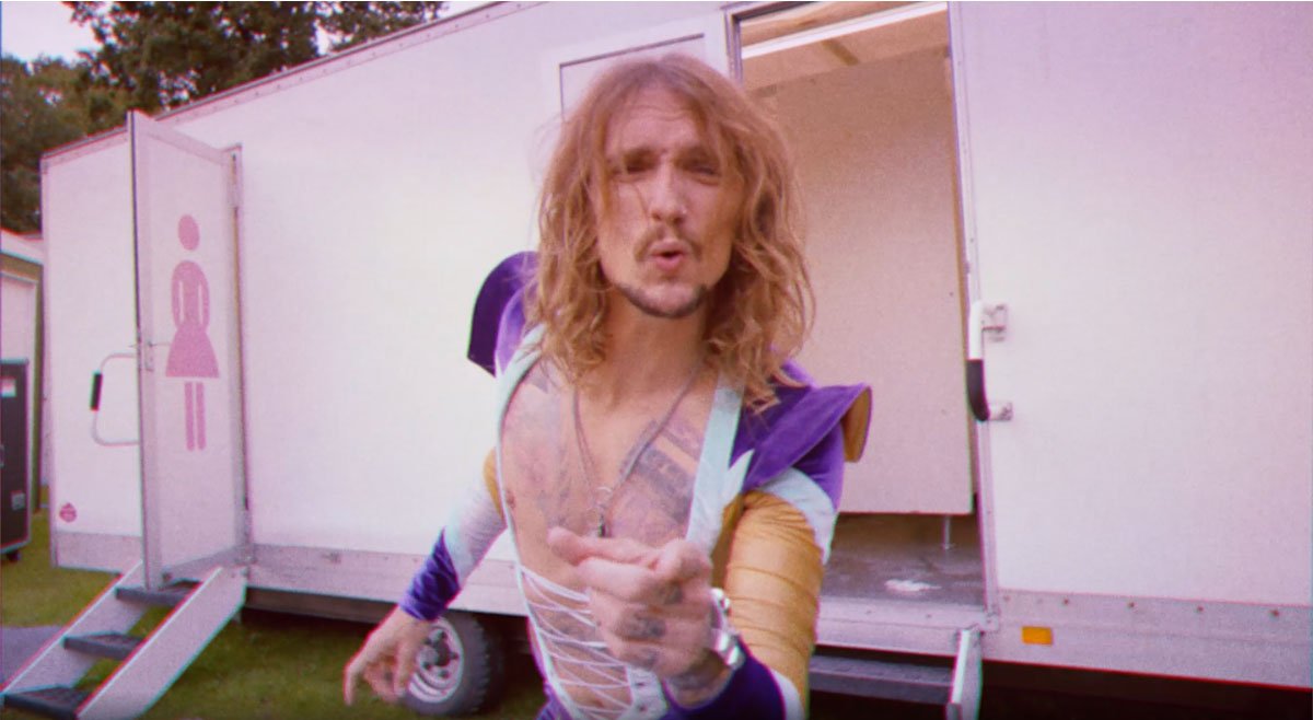 THE DARKNESS release 'How Can I Lose Your Love' video - Watch Now 