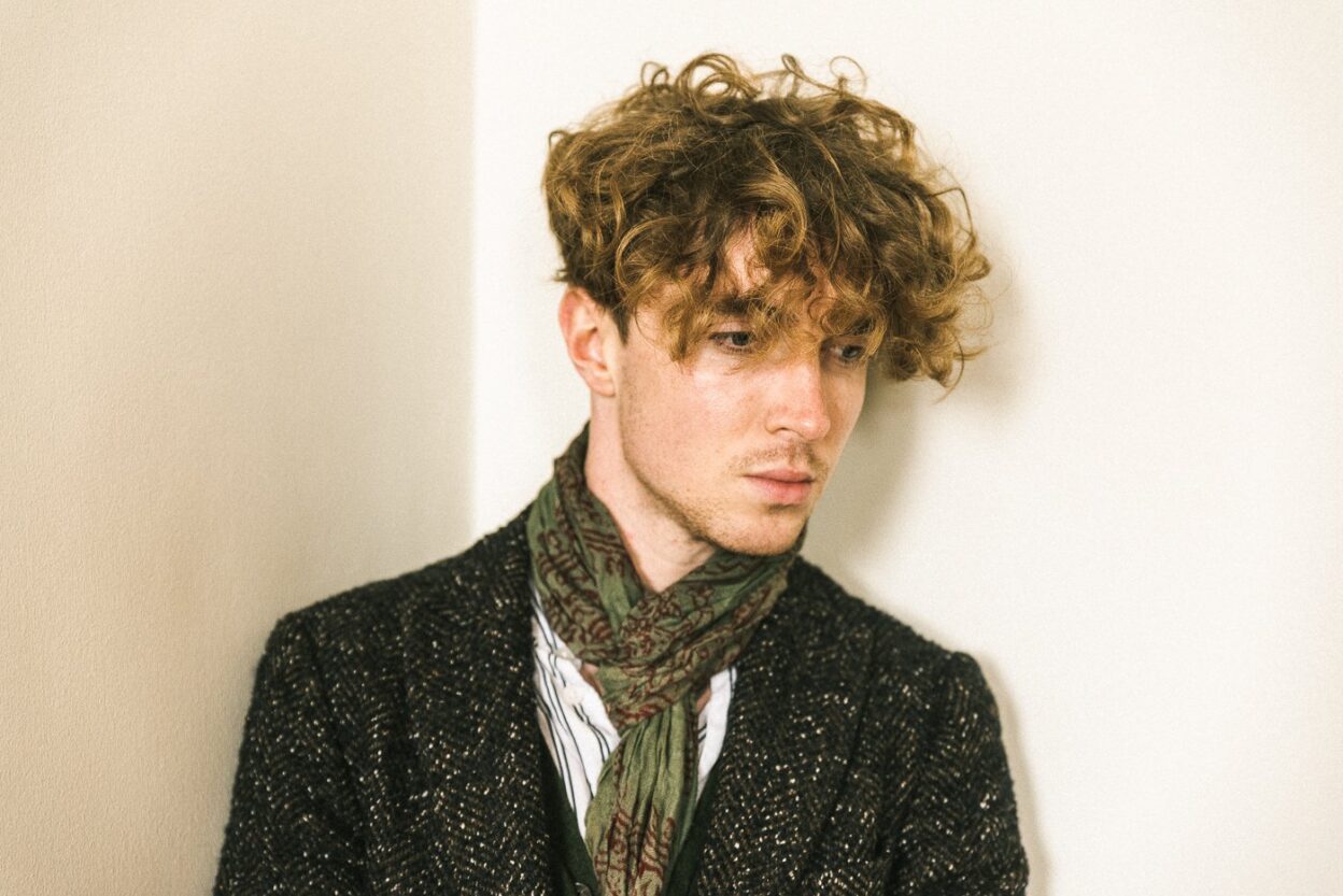 DAVID KEENAN will release his debut album – “A Beginners Guide To Bravery” on 10th January 2020 1