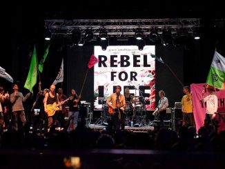 RAZORLIGHT were joined onstage by members of EXTINCTION REBELLION at final show of UK tour