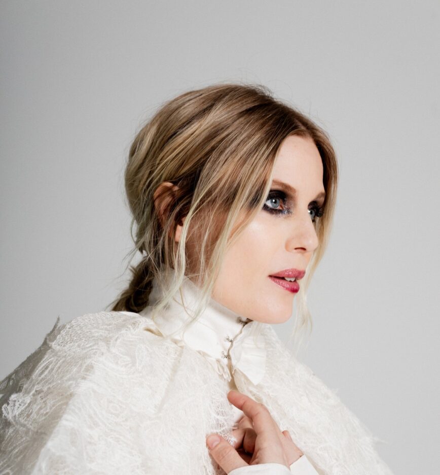 MYRKUR - Announces new album ‘Folkesange’ - Out March 20th, Hear lead single 'Ella' 1