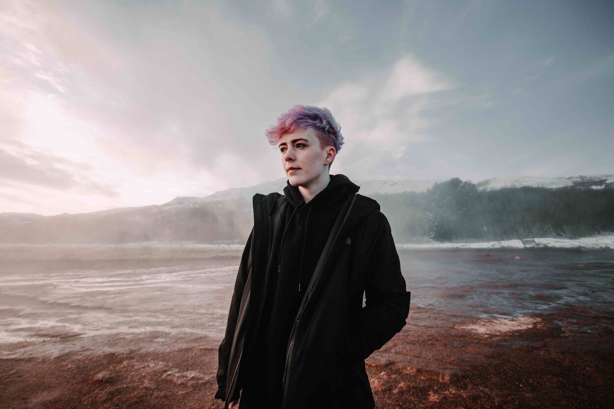 ROE shares her new single 'Look who's on the TV' - Listen Now 