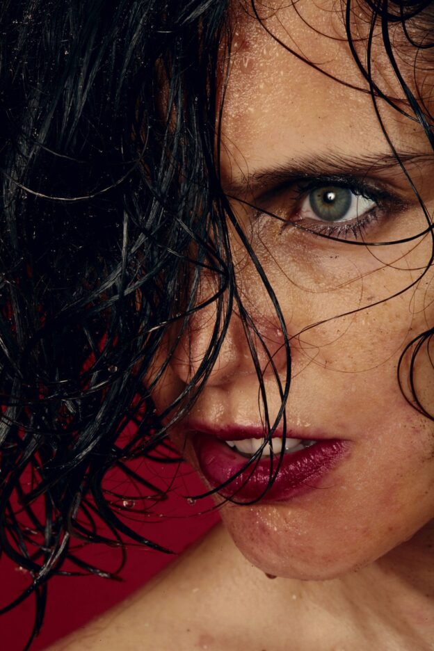 ANNA CALVI shares 'Eden' featuring Charlotte Gainsbourg 
