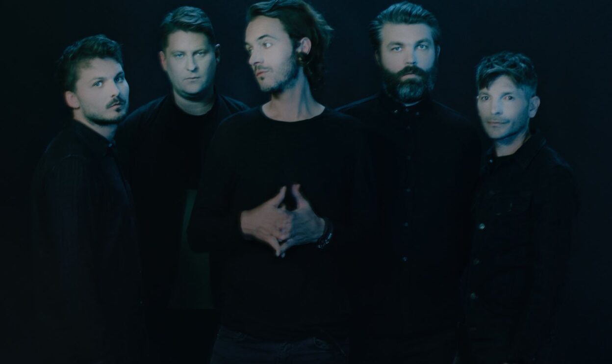 EDITORS unveil stunning video for 'Upside Down' - Watch Now 