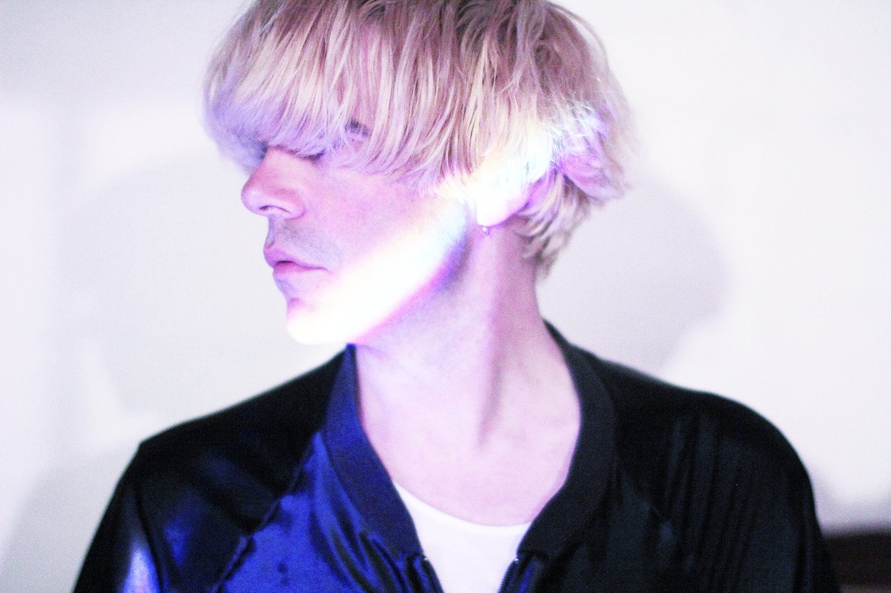 INTERVIEW: New Music, Writing Books, Revels & Going to the Gym – A sit-down with TIM BURGESS 