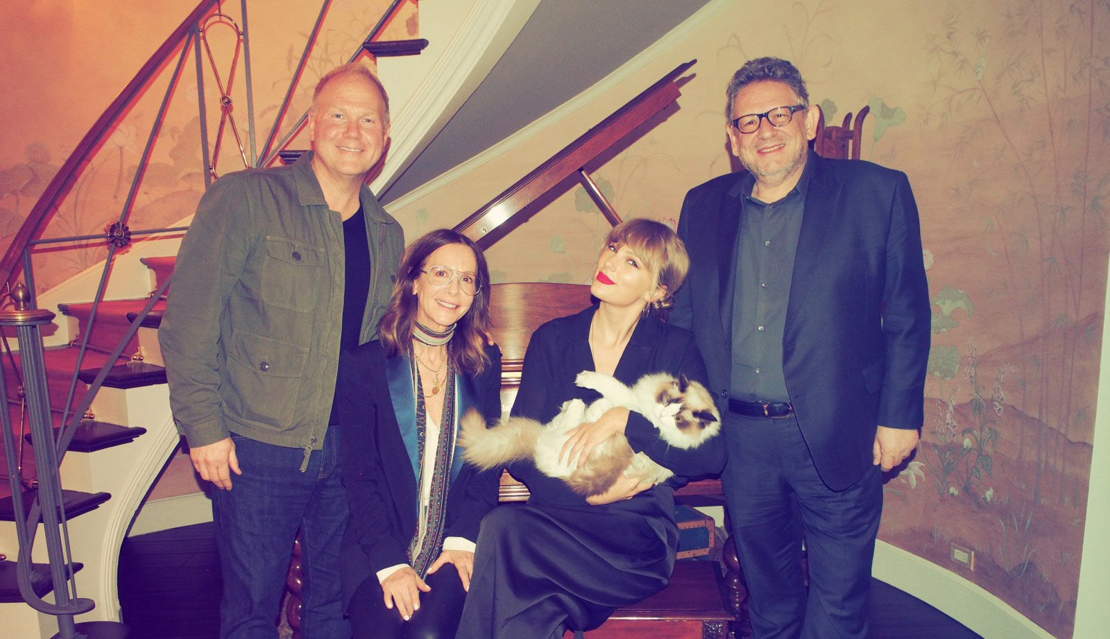 TAYLOR SWIFT Signs Exclusive Global Publishing Agreement With Universal Music Publishing Group 