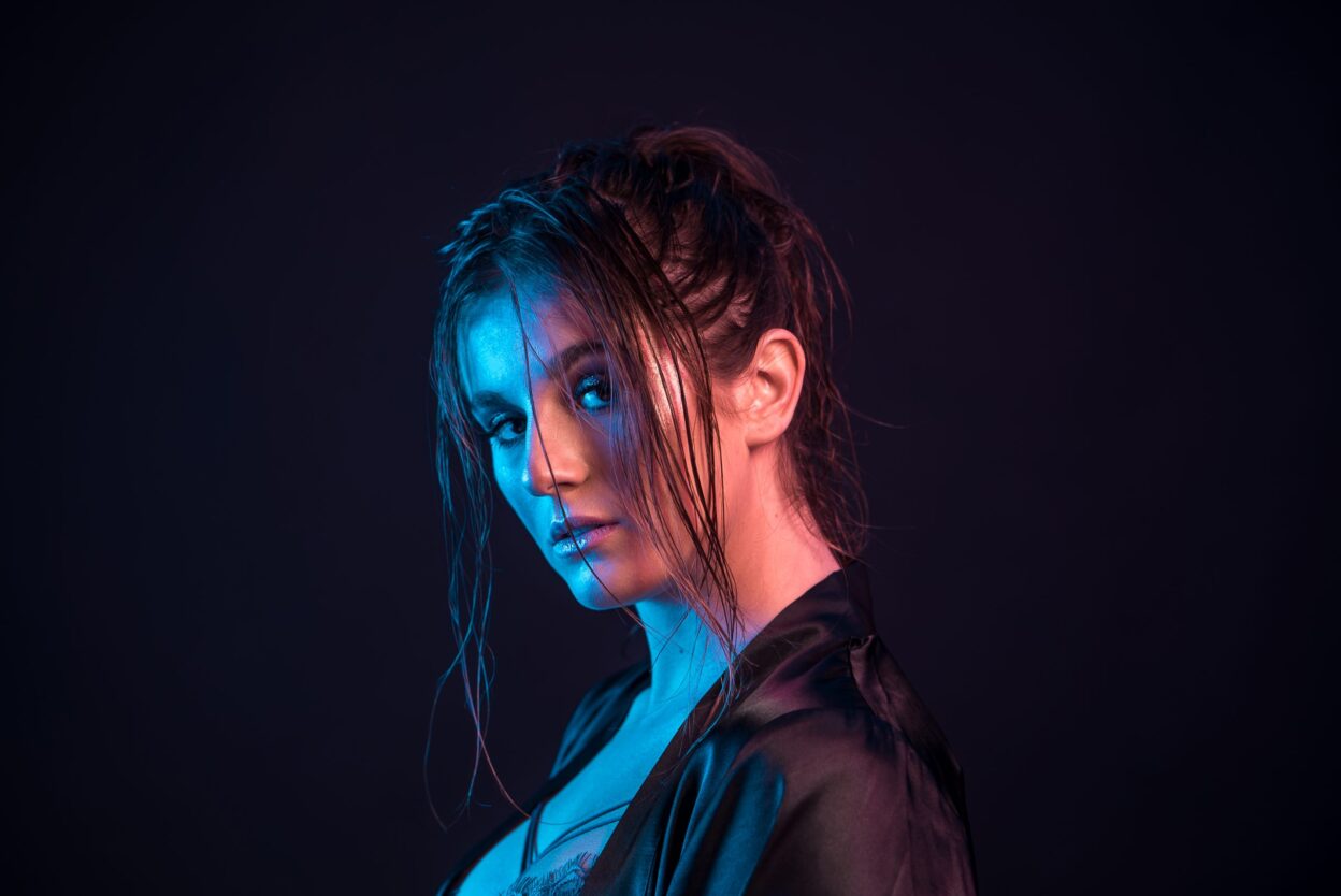 VIDEO PREMIERE: Singer-Songwriter CASSA JACKSON Explores Regret in Break-Up Ballad ‘Beautiful Confused’ 