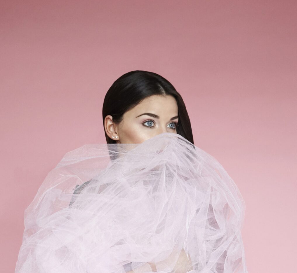 TRACK PREMIERE: Jackie Castro - Gravity 
