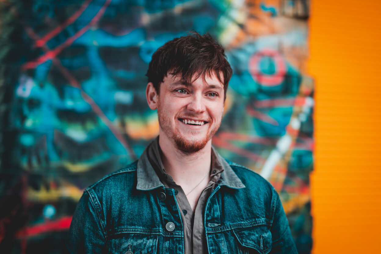 RYAN MCMULLAN releases 'In A Heartbeat' from his Ruthless Cupid EP 