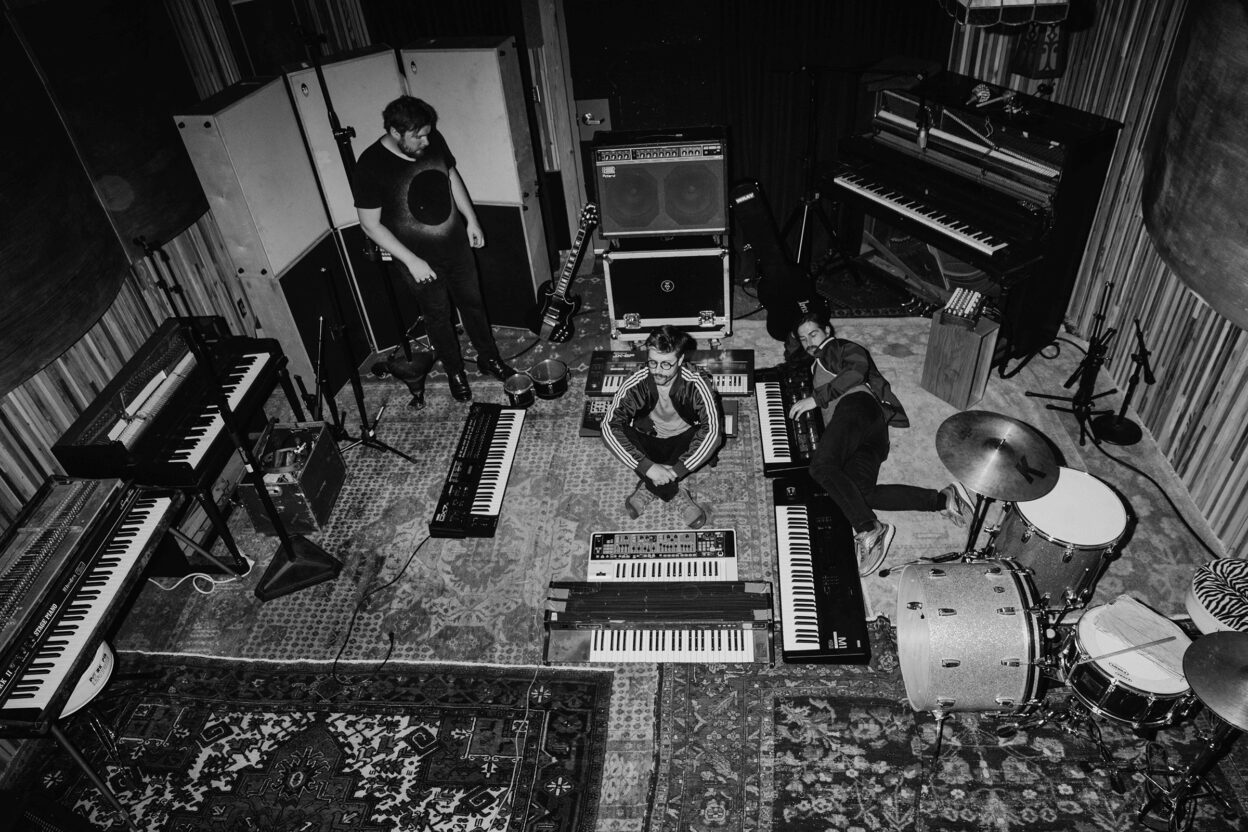 VIDEO PREMIERE: Wray - 'Jogging' / 'Neon Forming' 