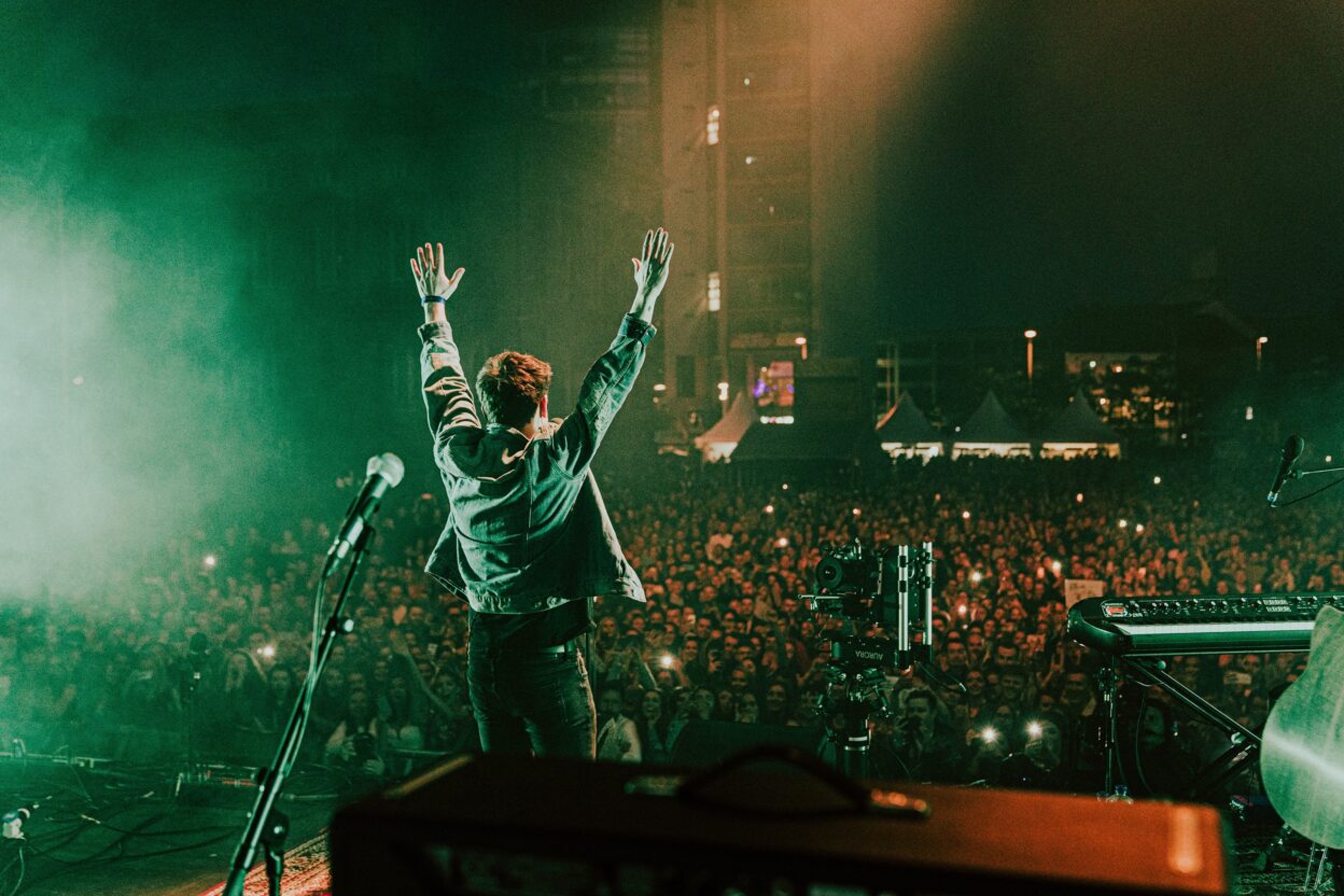 RYAN MCMULLAN announces headline show at the Waterfront Hall, Belfast on Friday 19th March 2021 
