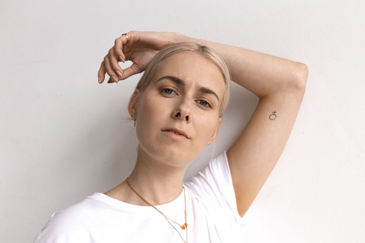 INTERVIEW: Iceland's Pop Songstress Áslaug Speaks On Her Self-Titled Debut EP 1