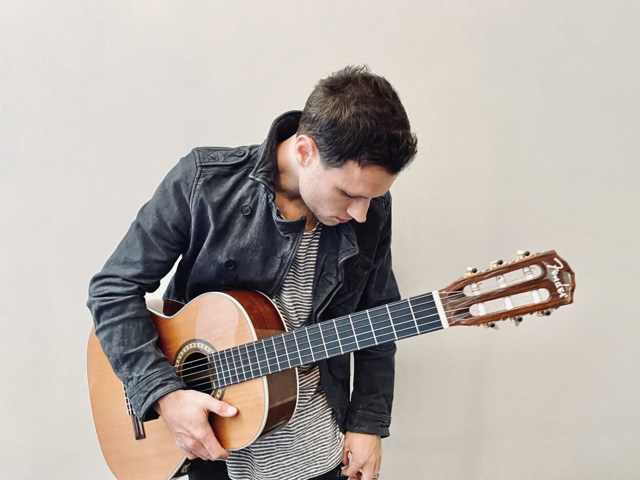 VIDEO PREMIERE: Jamie Scott - Friendly Fire (Acoustic Version) 