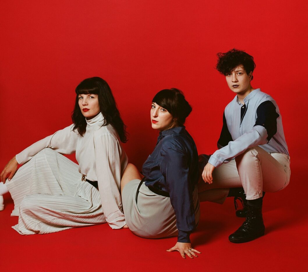 VIDEO PREMIERE: DIVES - 100 Times 