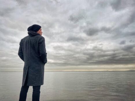 RIDE's Mark Gardener and 2Square of France's Telepopmusik share 'Chained' single 