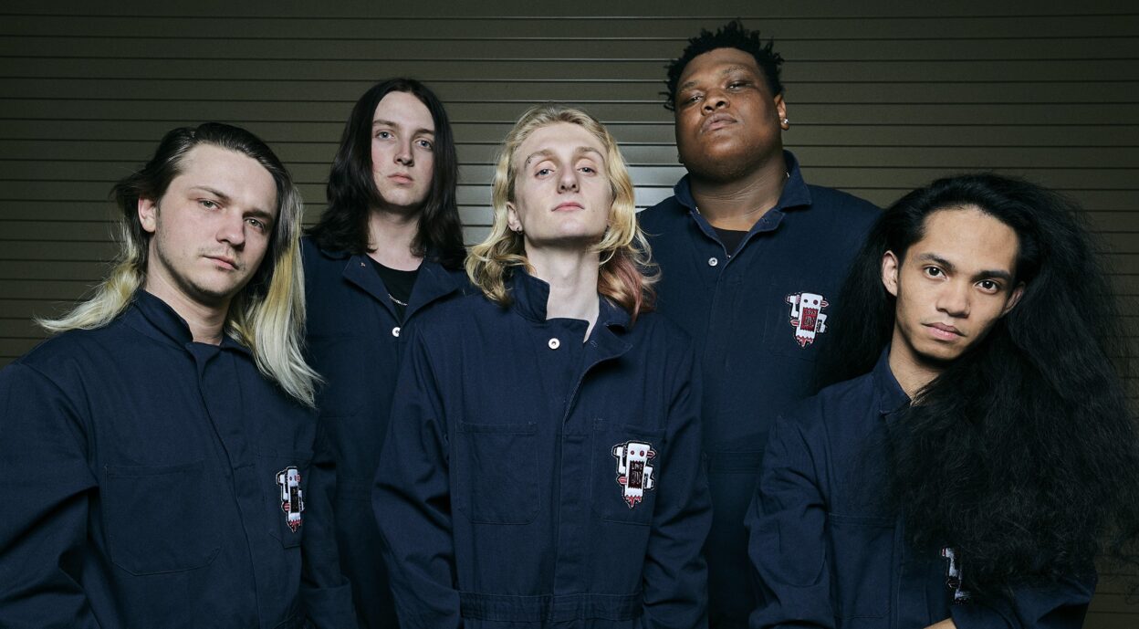TRACK PREMIERE: Love Ghost - Outer Space 