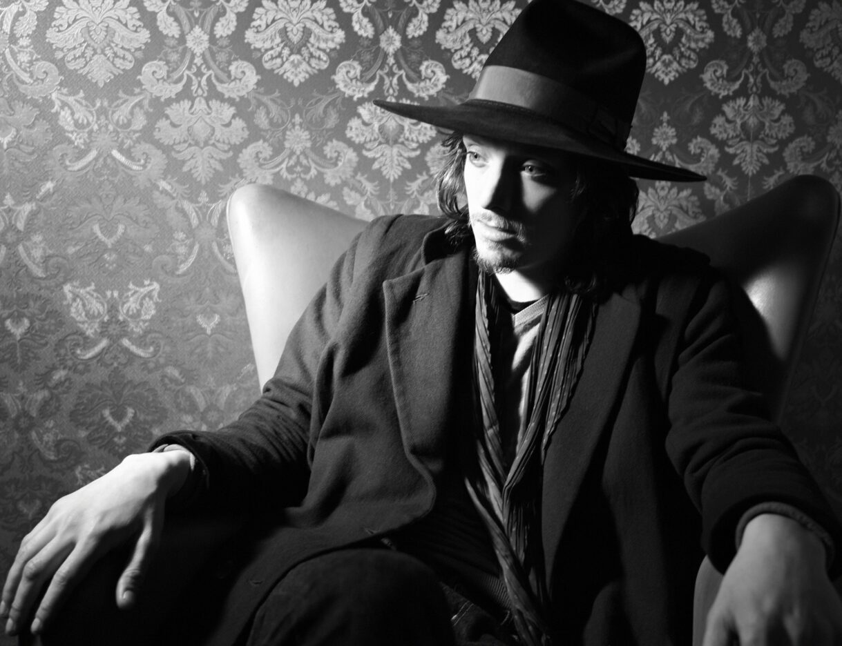 VIDEO PREMIERE: Kristian Marr - Space and Time 