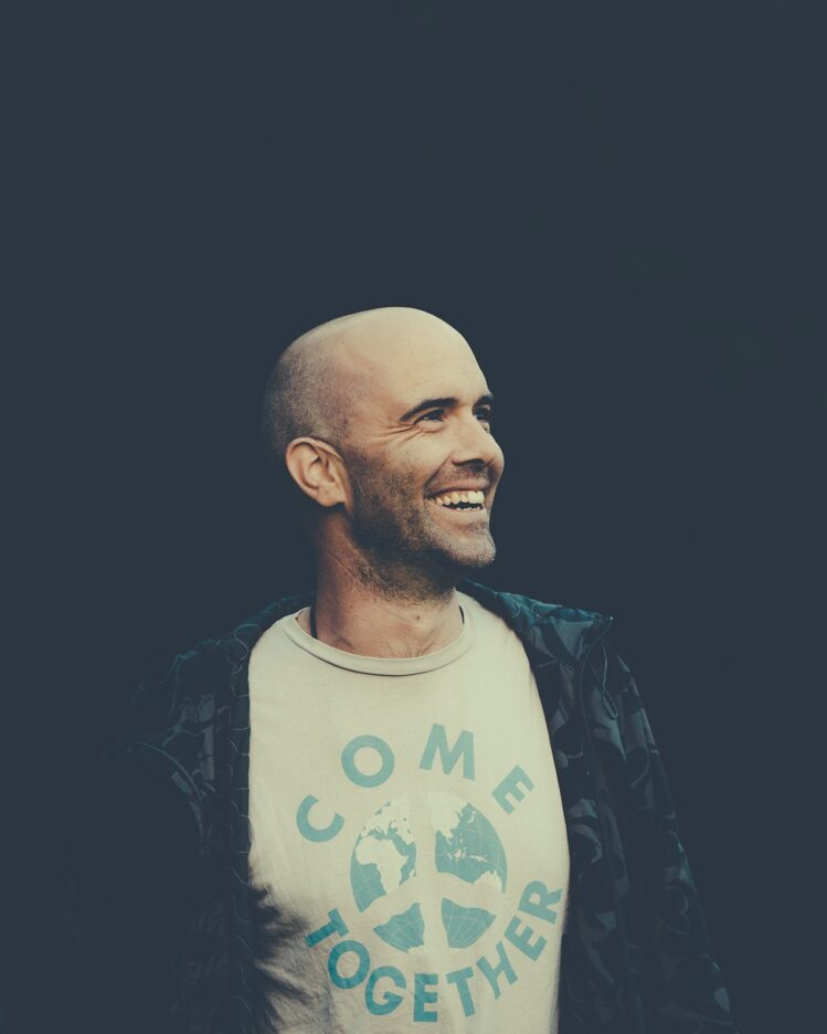 Cian Ciarán ft. She Drew The Gun share new track 'Keep The Darkness Out' - Listen Now 