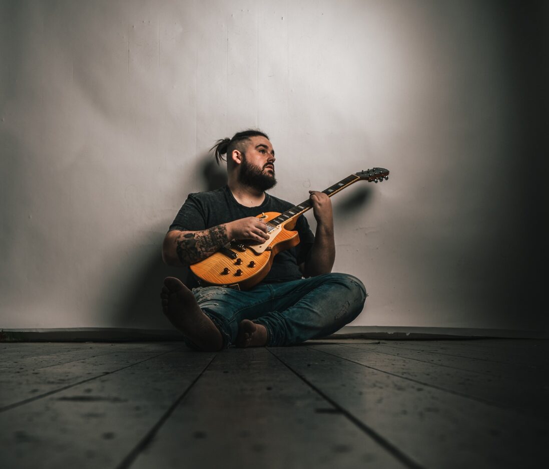 TRACK PREMIERE: Liam Geddes - I'm Hers 