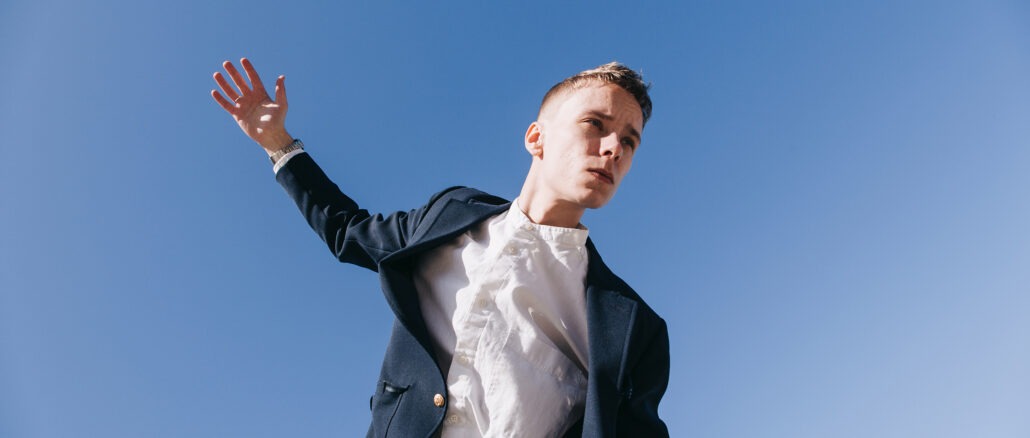 TRACK PREMIERE: Nicky William - Pathetic F**k