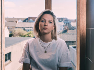 Dublin alt-folk riser AILBHE REDDY shares poignant new effort 'Looking Happy' 84 Dublin alt-folk riser AILBHE REDDY shares poignant new effort 'Looking Happy'