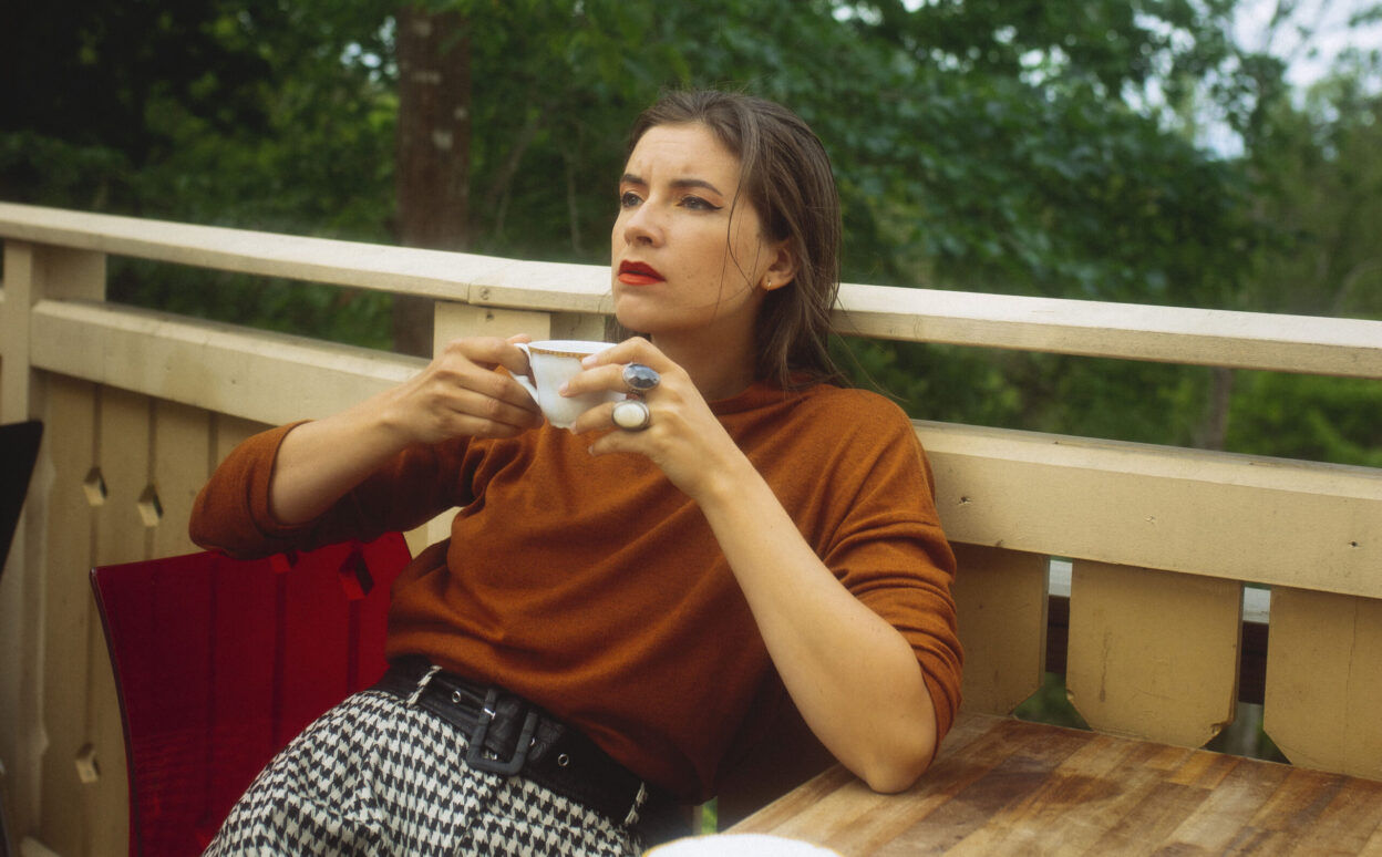 VIDEO PREMIERE: Swedish dream-pop artist REBECKA REINHARD shares new video for ‘A PICK’ 3
