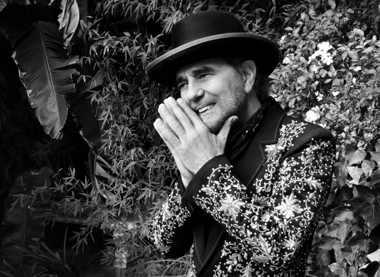 DANIEL LANOIS announces new album 'Heavy Sun' - Hear new track '(Under The) Heavy Sun' 1